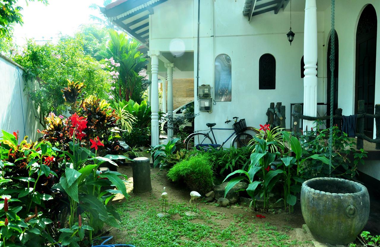 Angel Rest Hotel Mirissa Buitenkant foto