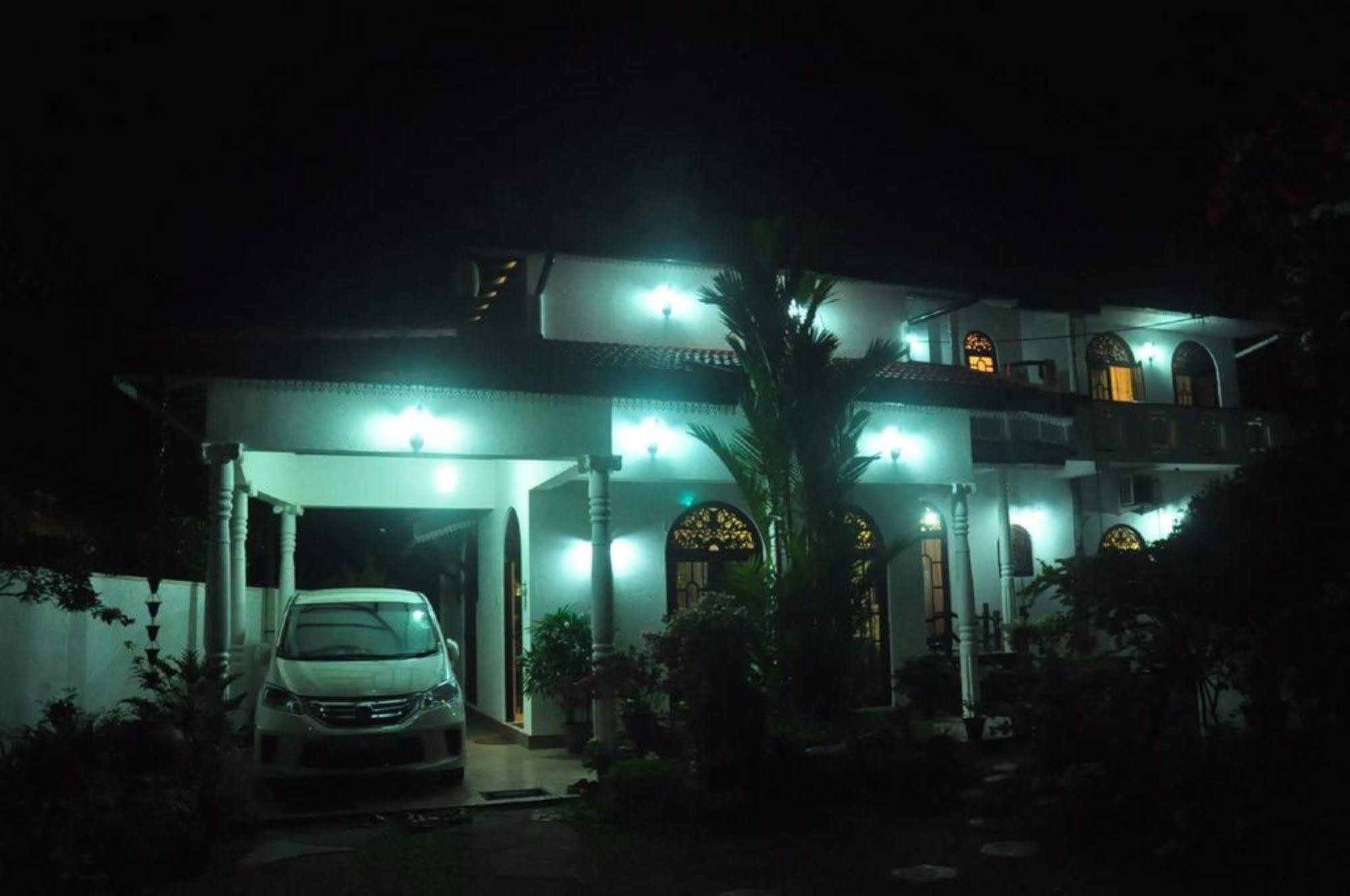 Angel Rest Hotel Mirissa Buitenkant foto